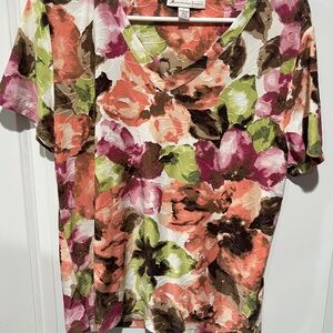 Women’s Large JM Collection size large v neck top Floral pattern